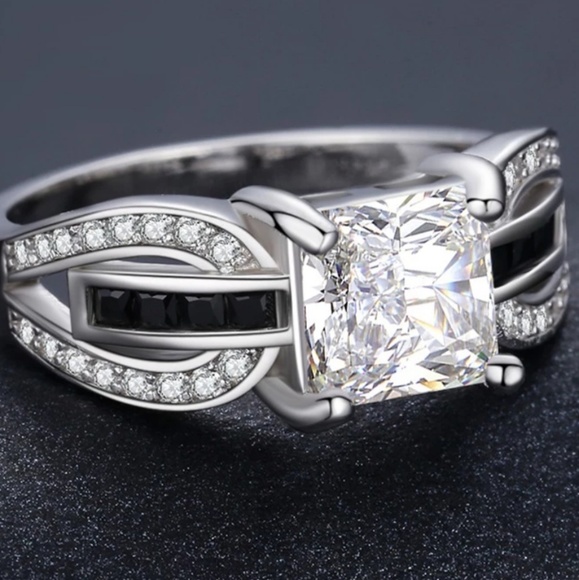 NWOT Cz Engagement Ring Size 6 - Picture 2 of 8